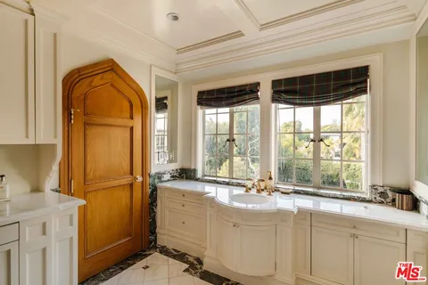 $17,800,000 | 1017 Ridgedale Drive, Beverly Hills, CA 90210