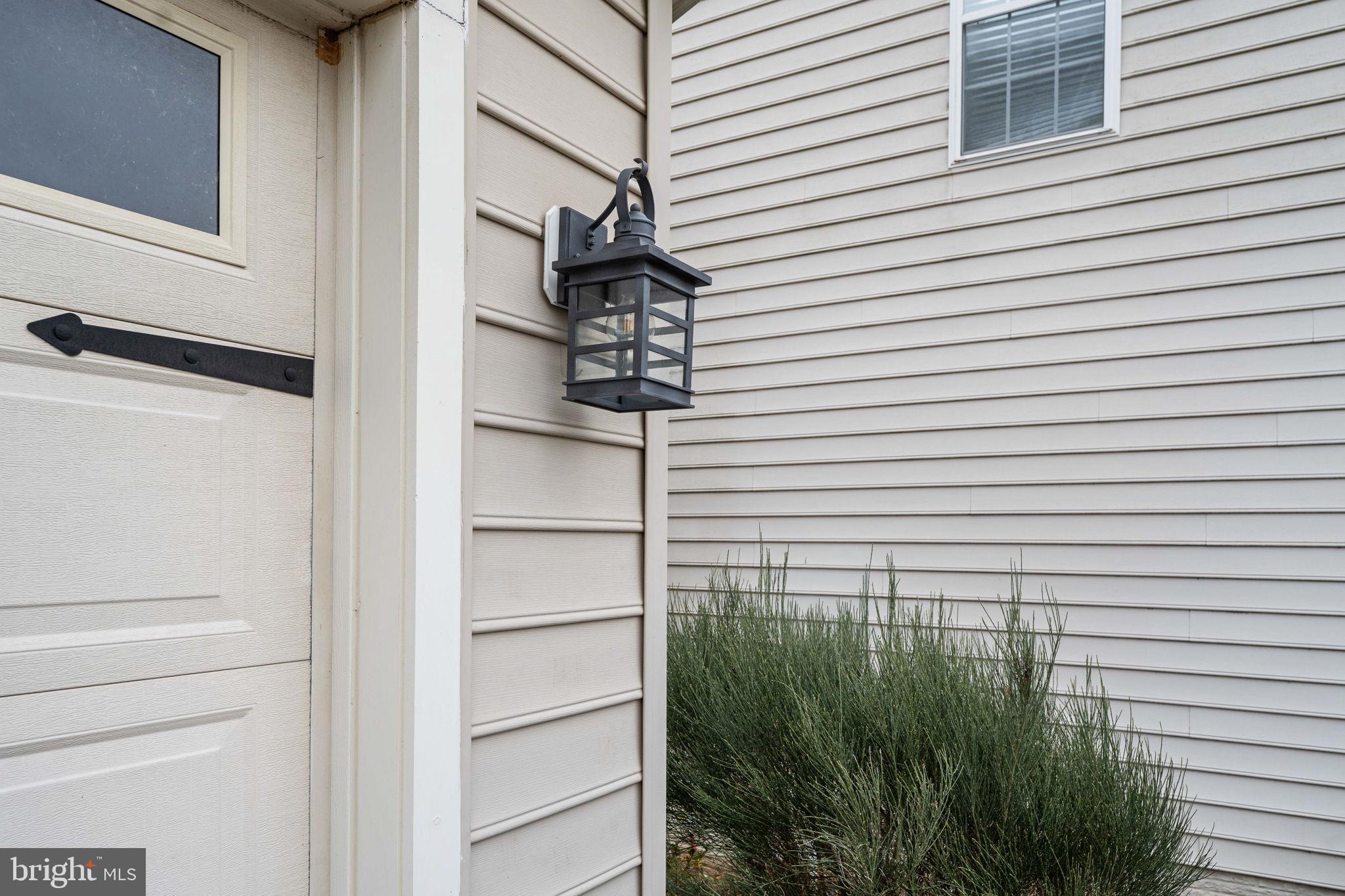 5505 Altenbury Loop Gainesville, VA 20155 - Photo 4 of 62 Attention to all details inside and outside.