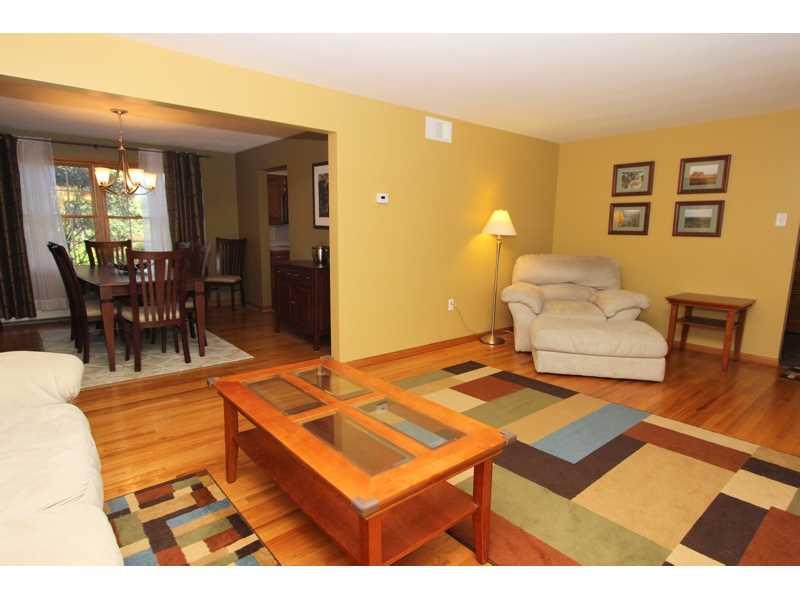 450 Herbst Manor Road Coraopolis, PA 15108 - Photo 3 of 19 Living Room.
