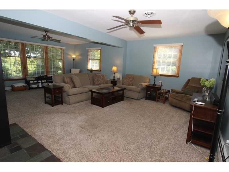 450 Herbst Manor Road Coraopolis, PA 15108 - Photo 7 of 19 Family Room.