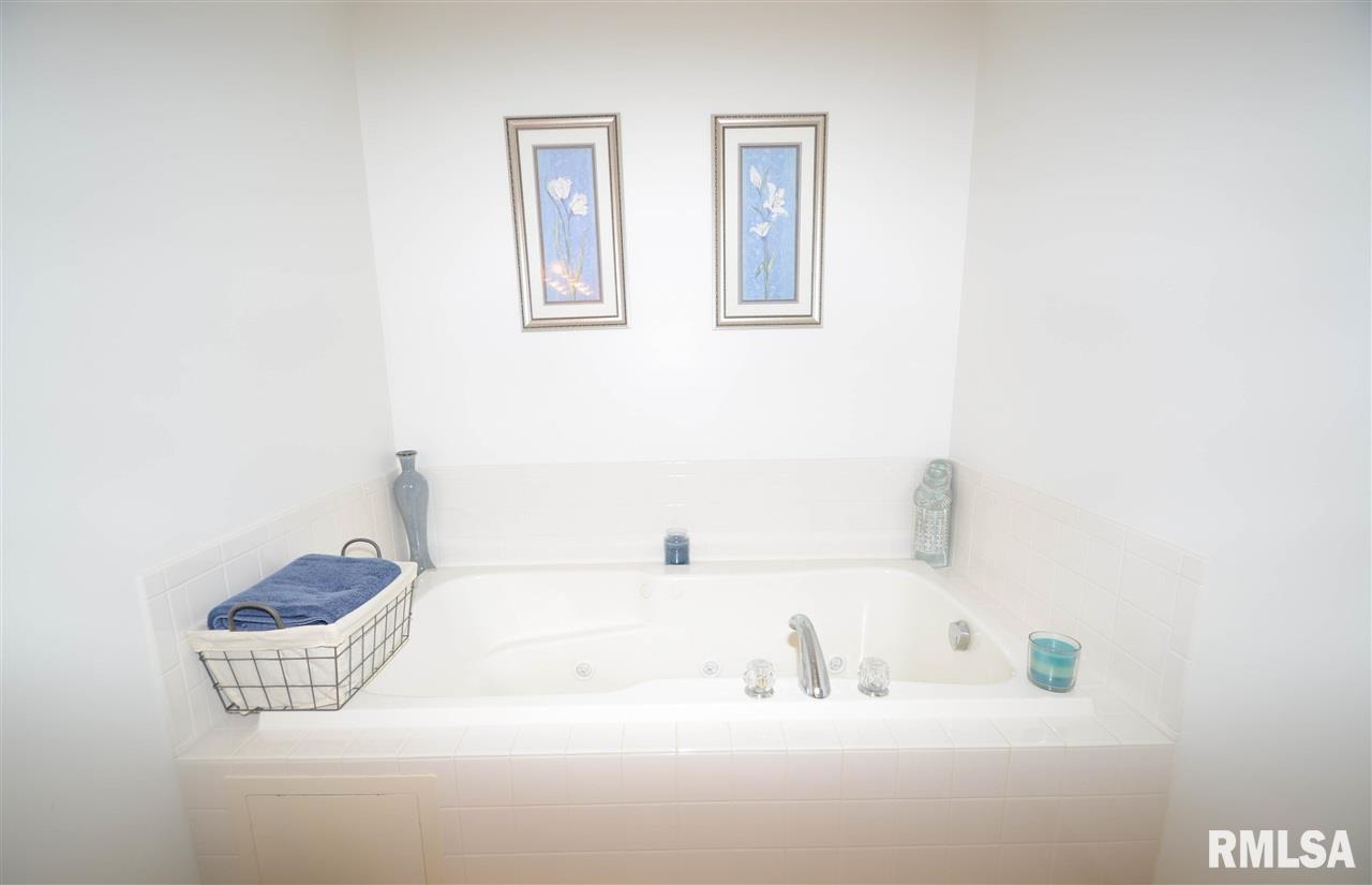 2114 Plum Tree Road Bettendorf, IA 52722 - Photo 14 of 21 Gallery Image 14