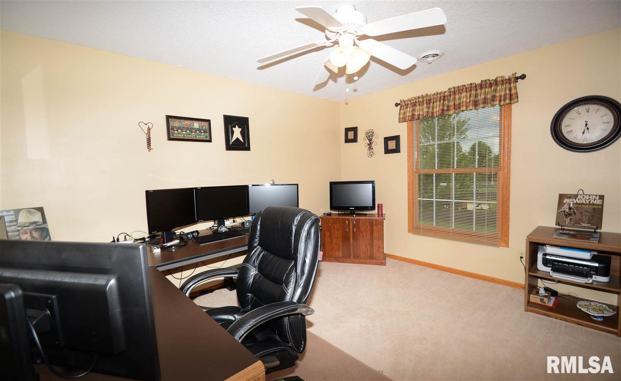 2114 Plum Tree Road Bettendorf, IA 52722 - Photo 17 of 21 Gallery Image 17