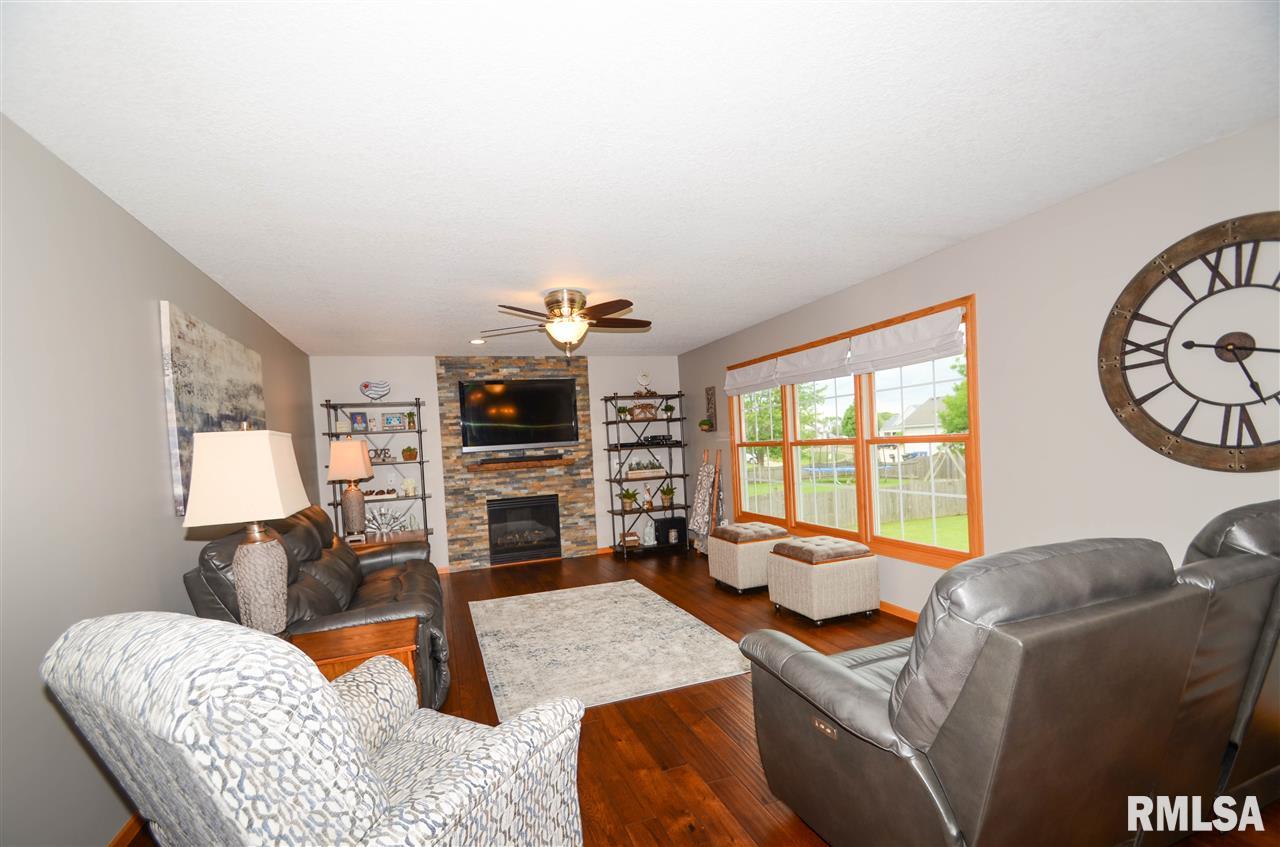 2114 Plum Tree Road Bettendorf, IA 52722 - Photo 6 of 21 Gallery Image 6