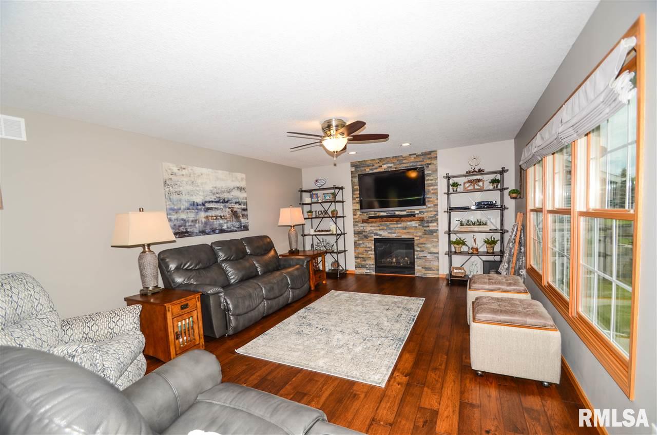 2114 Plum Tree Road Bettendorf, IA 52722 - Photo 7 of 21 Gallery Image 7