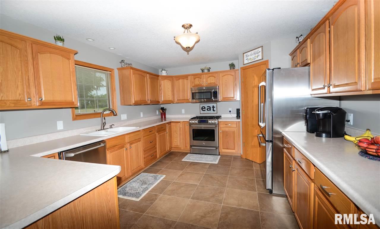 2114 Plum Tree Road Bettendorf, IA 52722 - Photo 8 of 21 Gallery Image 8