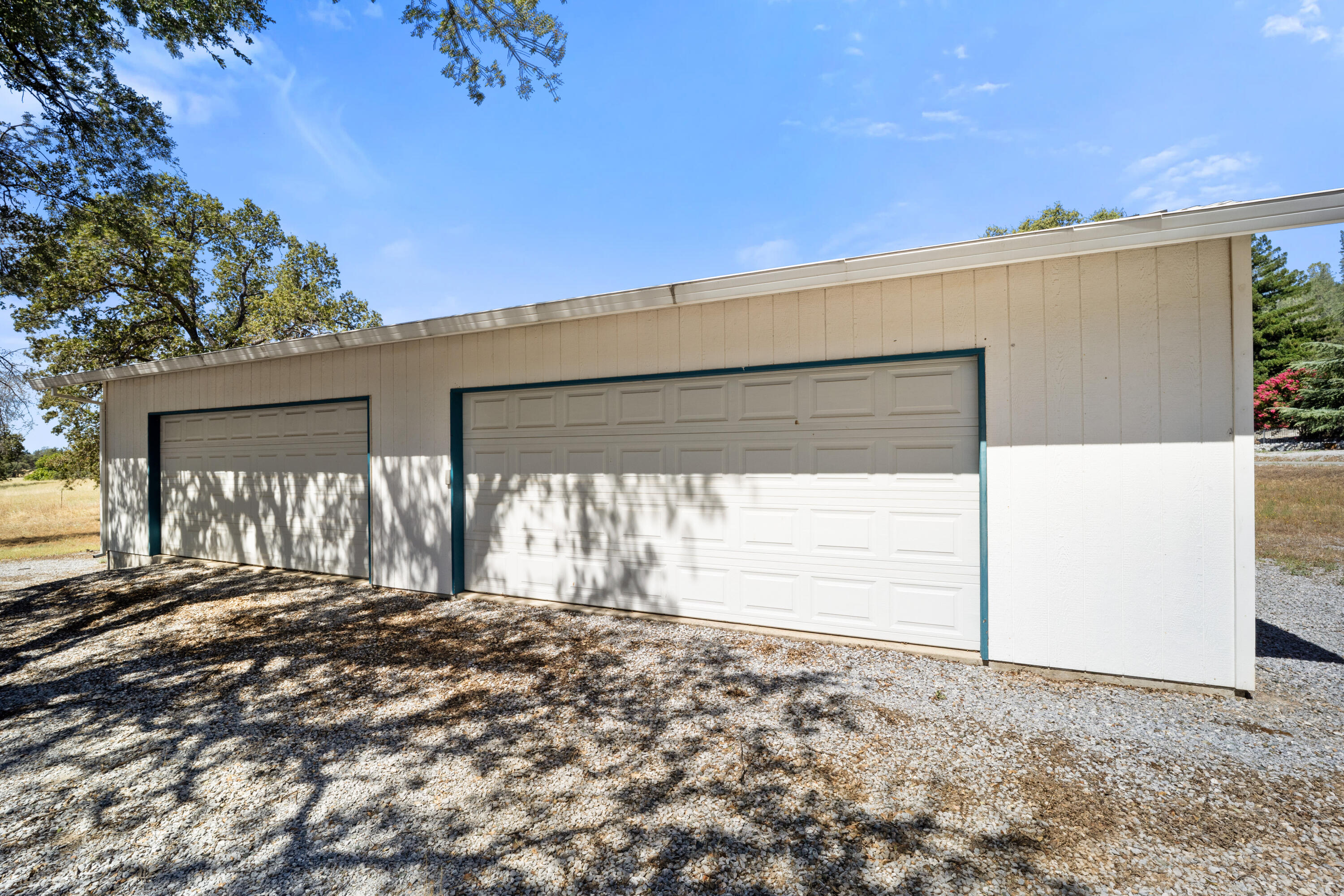19331 Flintstone Road Redding, CA 96003 - Photo 7 of 18 Exterior14