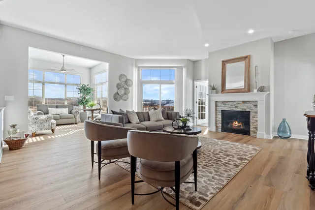 $669,999 | 433 Standing Stone Drive, Unit 1638, Waukesha, WI 53189