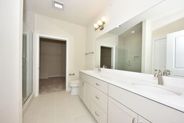 $679,999 | 433 Standing Stone Drive, Unit 1638, Waukesha, WI 53189
