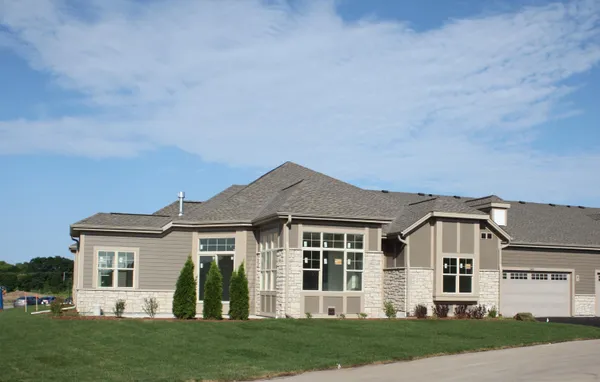 $679,999 | 433 Standing Stone Drive, Unit 1638, Waukesha, WI 53189