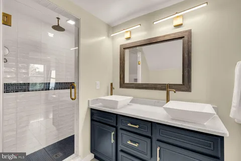 $4,250 | 739 Rock Creek Church Road Northwest, Unit 2, Washington, DC 20010