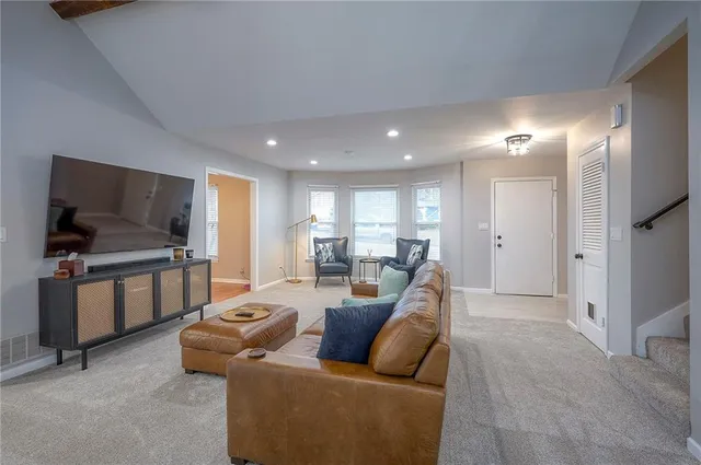 $375,000 | 7809 Long Avenue, Lenexa, KS 66216