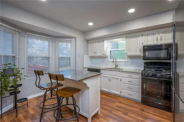 $375,000 | 7809 Long Avenue, Lenexa, KS 66216