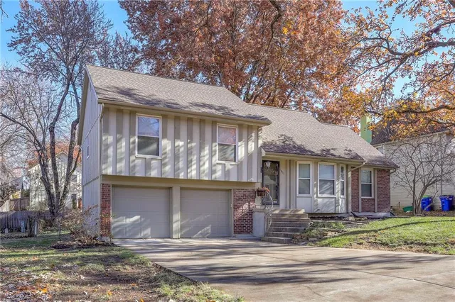 $375,000 | 7809 Long Avenue, Lenexa, KS 66216