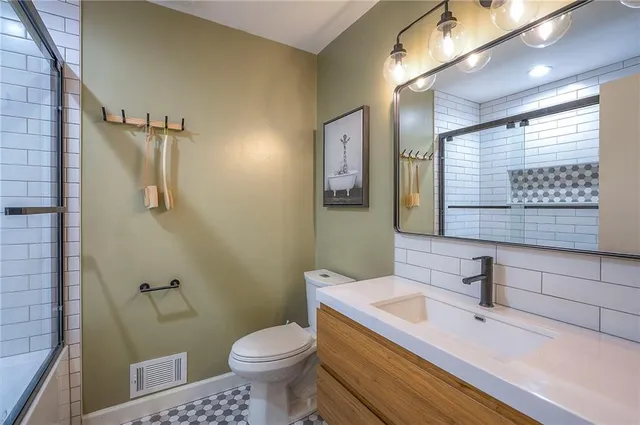 $375,000 | 7809 Long Avenue, Lenexa, KS 66216