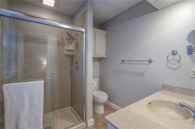 $375,000 | 7809 Long Avenue, Lenexa, KS 66216