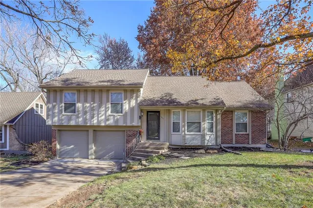 $375,000 | 7809 Long Avenue, Lenexa, KS 66216