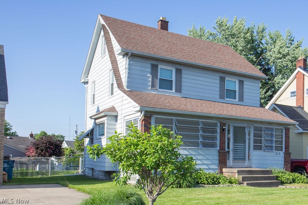 213 Como Street Struthers, OH 44471 - Photo 2 of 25 Large enclosed front porch/4 season room that stays warm all year