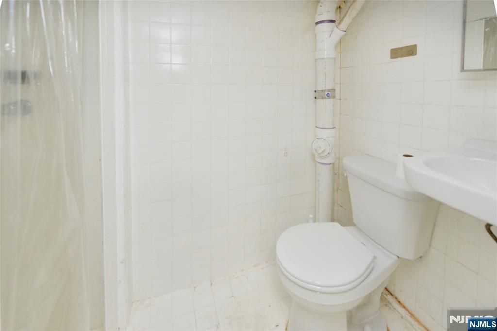 263 Sutton Avenue Hackensack, NJ 07601 - Photo 22 of 29