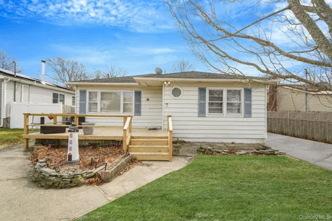 $395,000 | 74 Argyle Drive, Shirley, NY 11967
