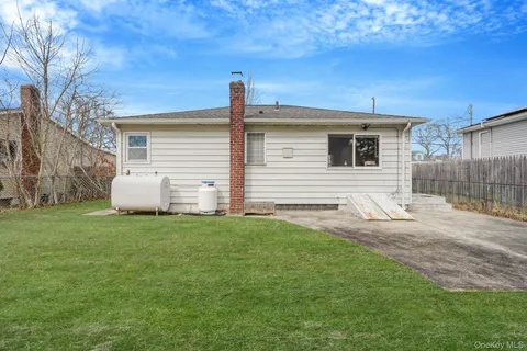 $395,000 | 74 Argyle Drive, Shirley, NY 11967