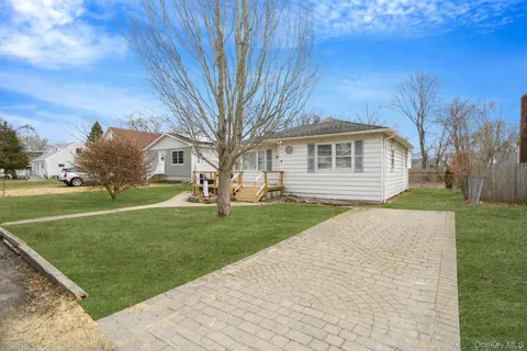 $395,000 | 74 Argyle Drive, Shirley, NY 11967