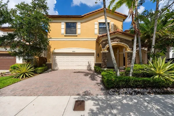 $975,000 | 8850 Northwest 99th Path, Doral, FL 33178