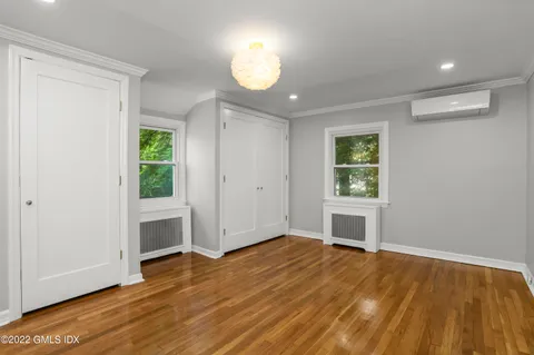 $1,600,000 | 10 MacArthur Drive, Old Greenwich, CT 06870