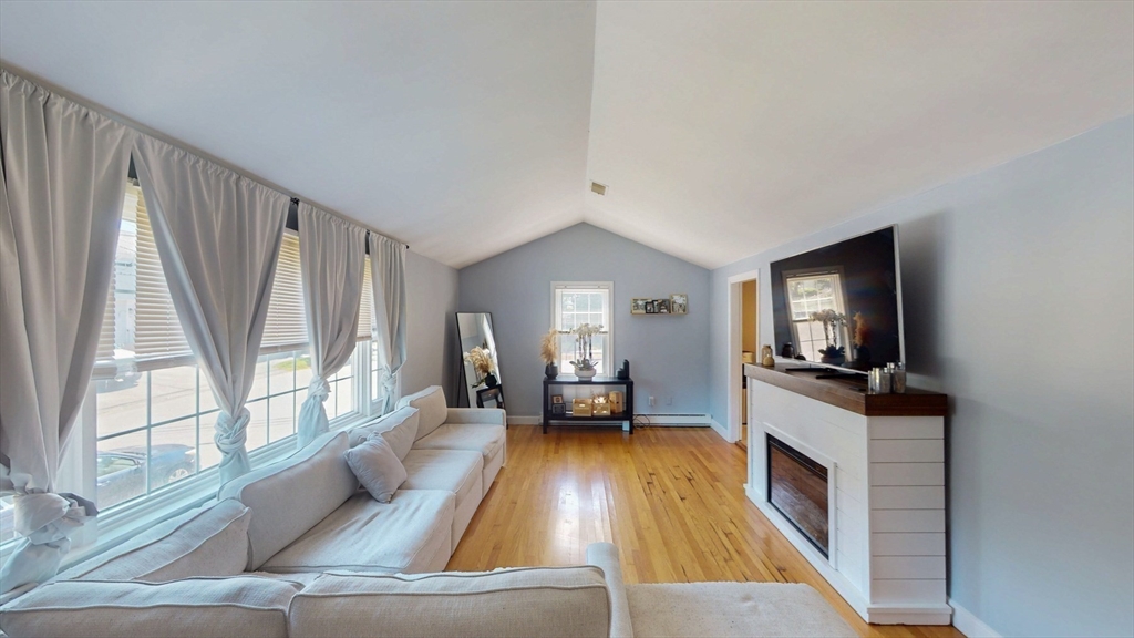 11 Lansing Road Lynn, MA 01904 - Photo 4 of 29