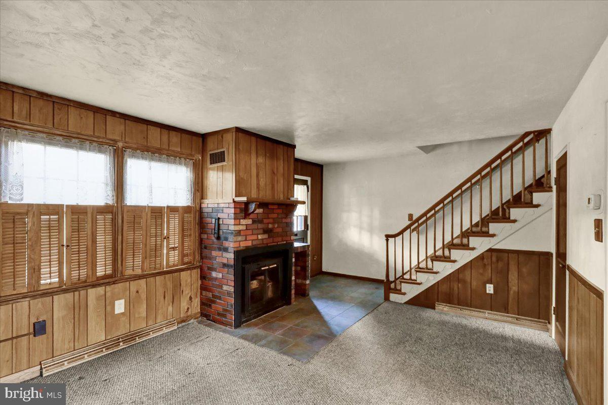203 Sycamore Road Reading, PA 19611 - Photo 3 of 27