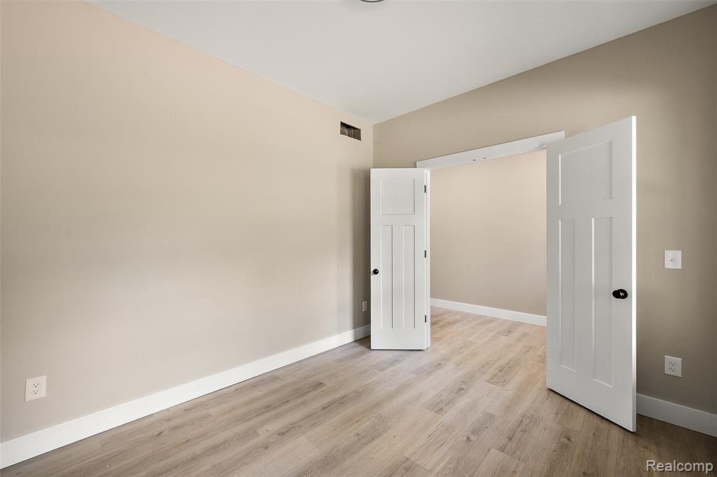 9355 Andersonville Road Clarkston, MI 48346 - Photo 16 of 57