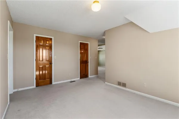 $725,000 | 11600 West 156th Terrace, Overland Park, KS 66221