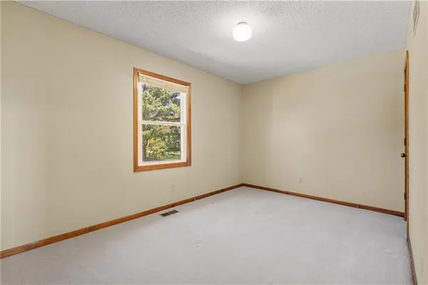 $725,000 | 11600 West 156th Terrace, Overland Park, KS 66221
