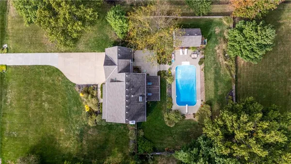 $725,000 | 11600 West 156th Terrace, Overland Park, KS 66221