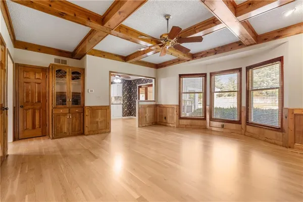 $725,000 | 11600 West 156th Terrace, Overland Park, KS 66221