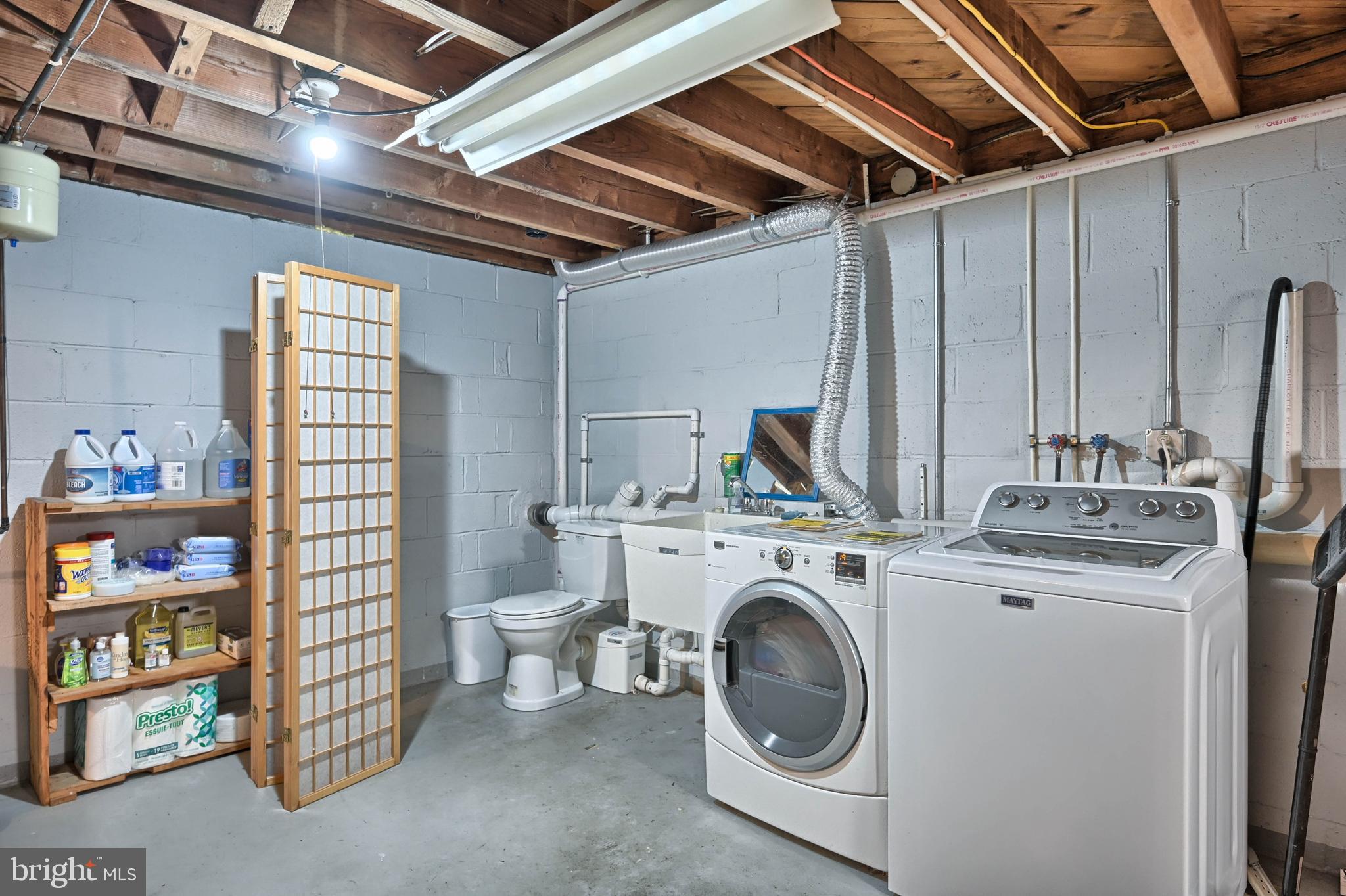 124 Market Street Lititz, PA 17543 - Photo 14 of 35 a utility room with dryer and washer