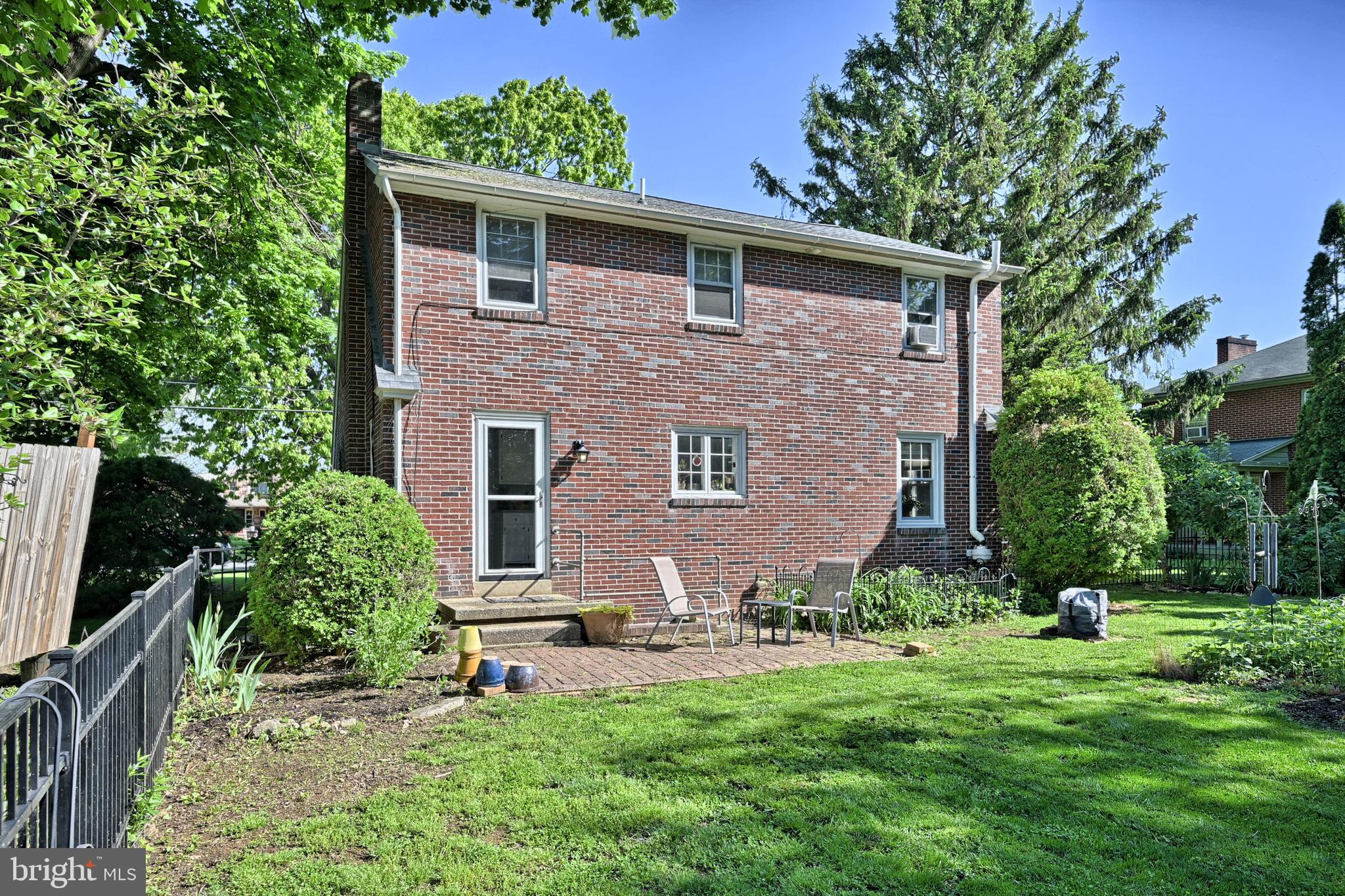 124 Market Street Lititz, PA 17543 - Photo 31 of 35 a front view of a house with a yard