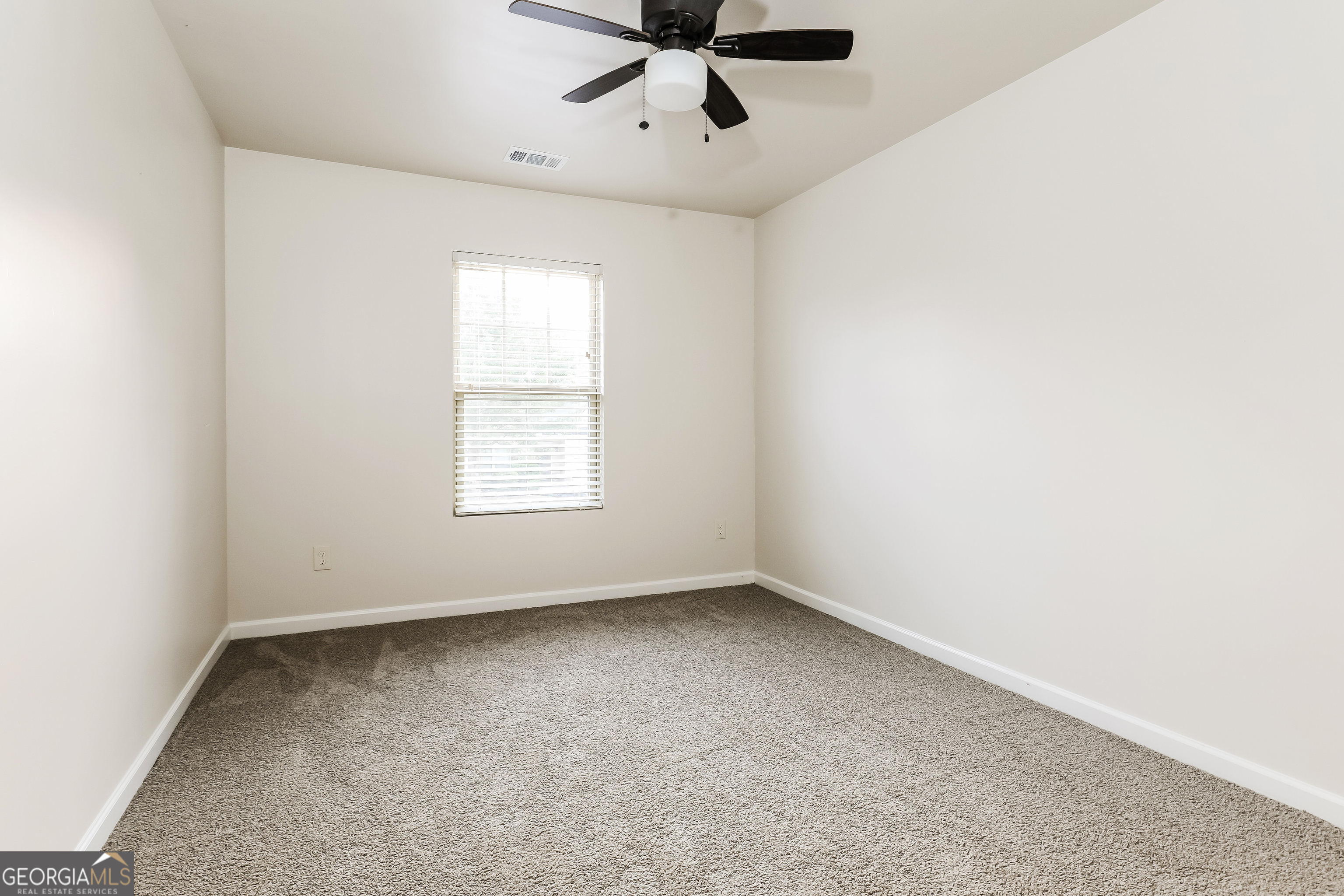 6069 Semaphore Ridge Rex, GA 30273 - Photo 12 of 17