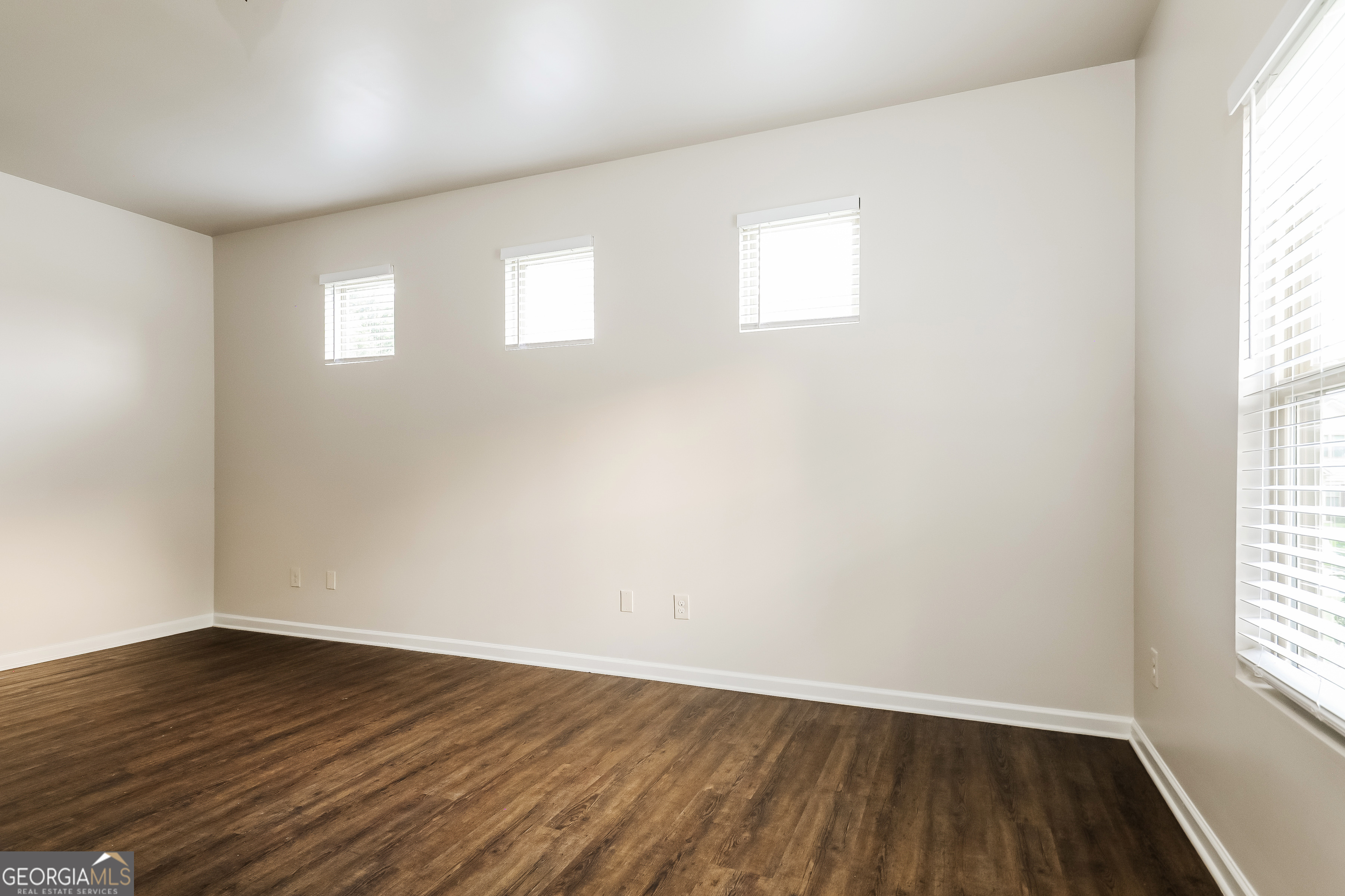 6069 Semaphore Ridge Rex, GA 30273 - Photo 3 of 17