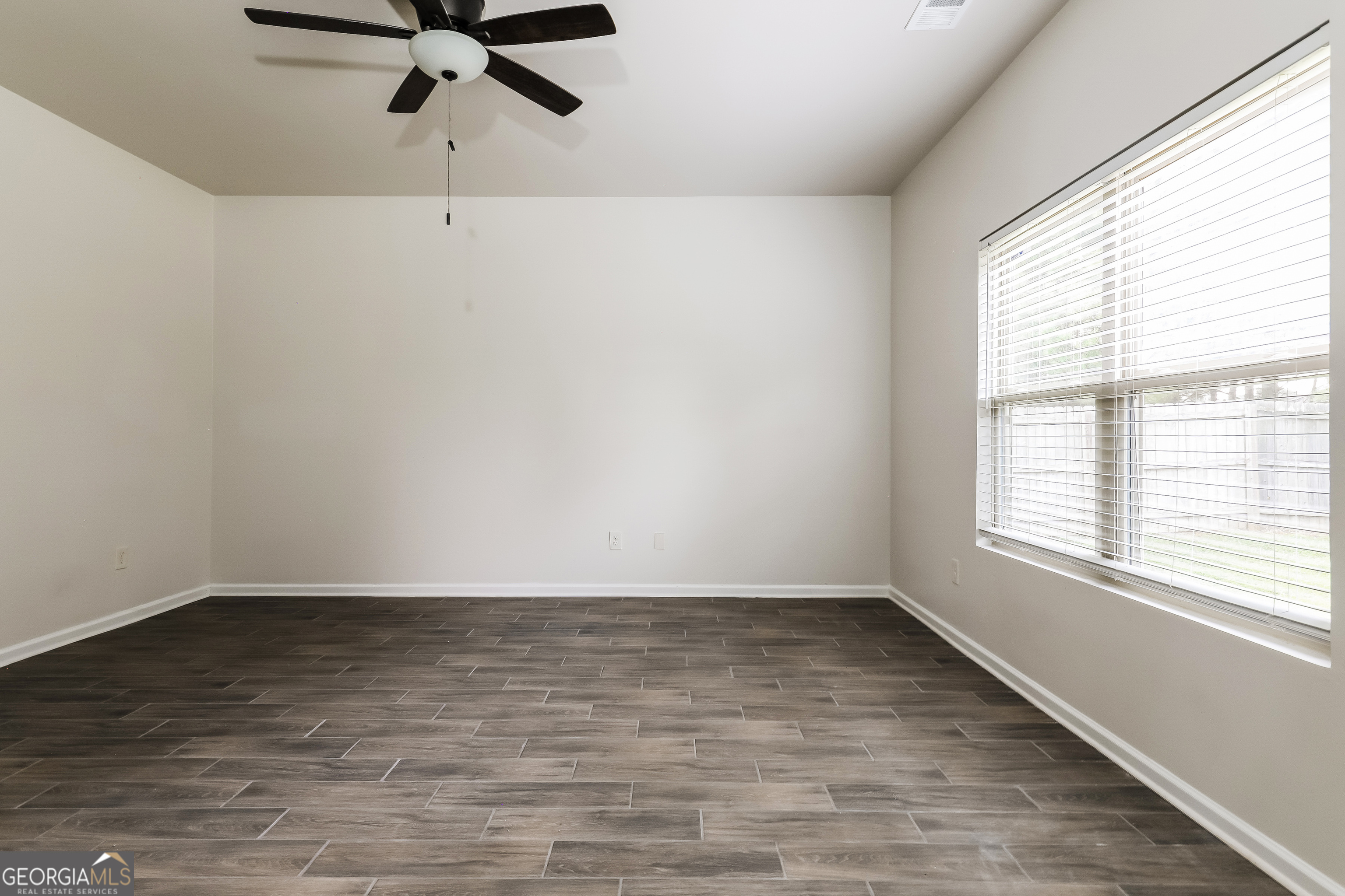 6069 Semaphore Ridge Rex, GA 30273 - Photo 6 of 17