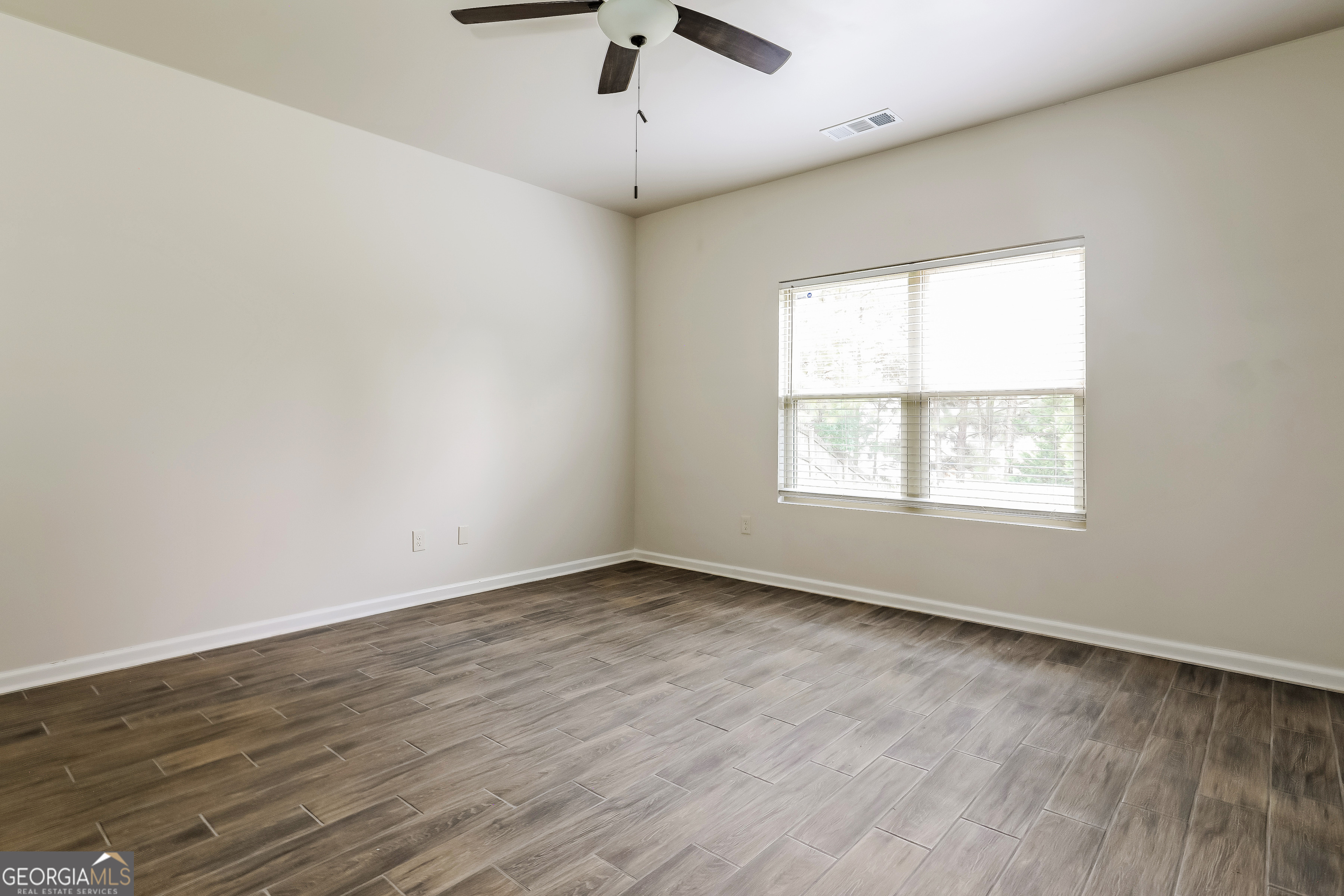 6069 Semaphore Ridge Rex, GA 30273 - Photo 7 of 17