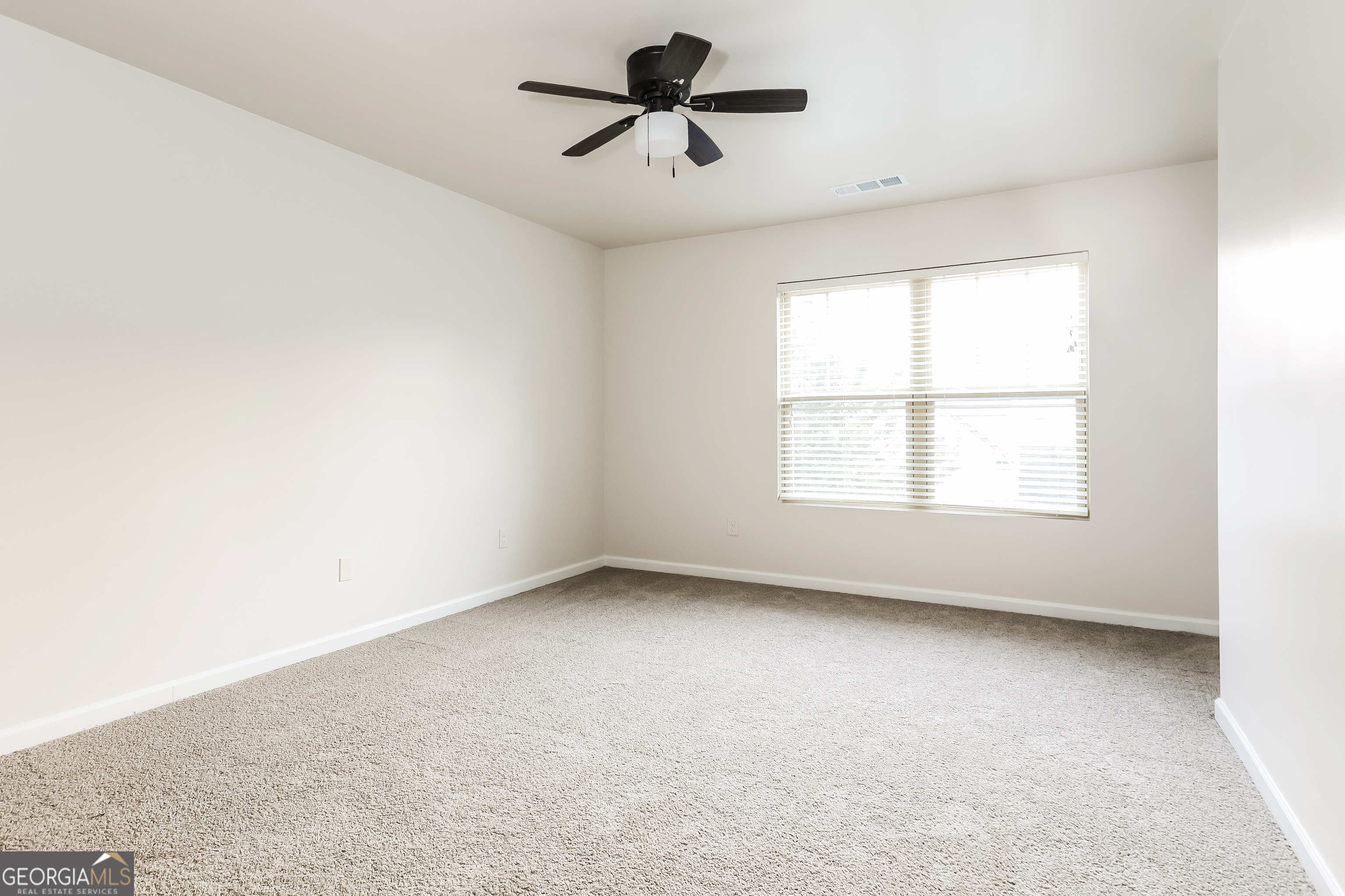 6069 Semaphore Ridge Rex, GA 30273 - Photo 8 of 17