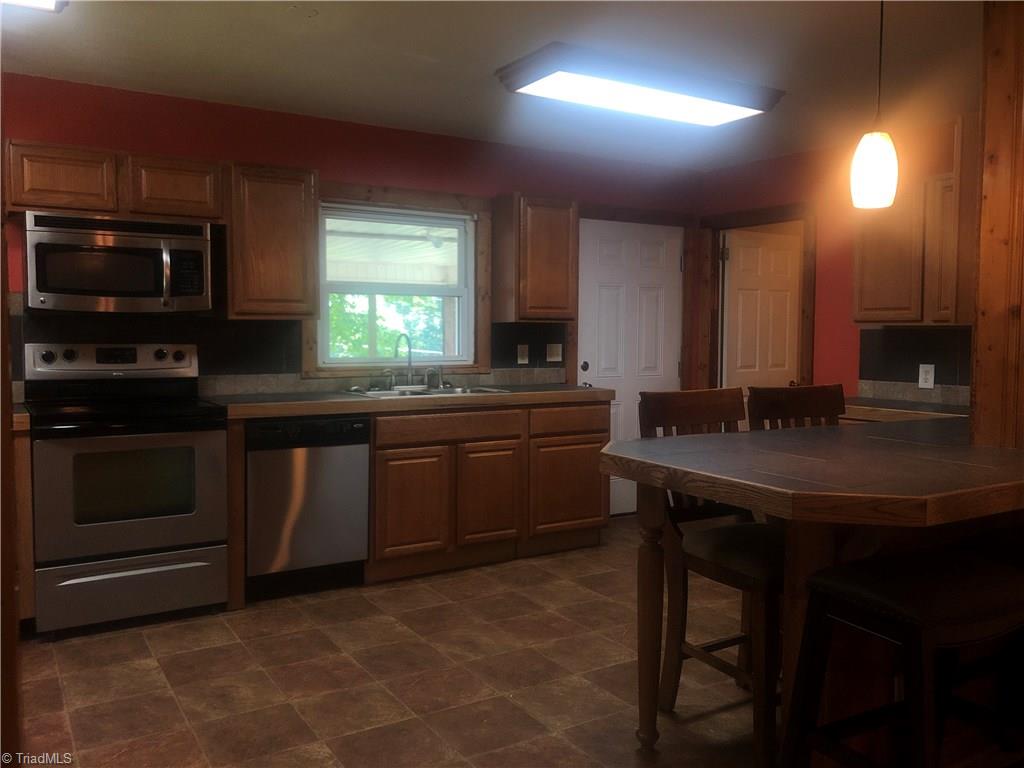 1419 Old Winston Road Pinnacle, NC 27043 - Photo 5 of 29 Eat in Kitchen