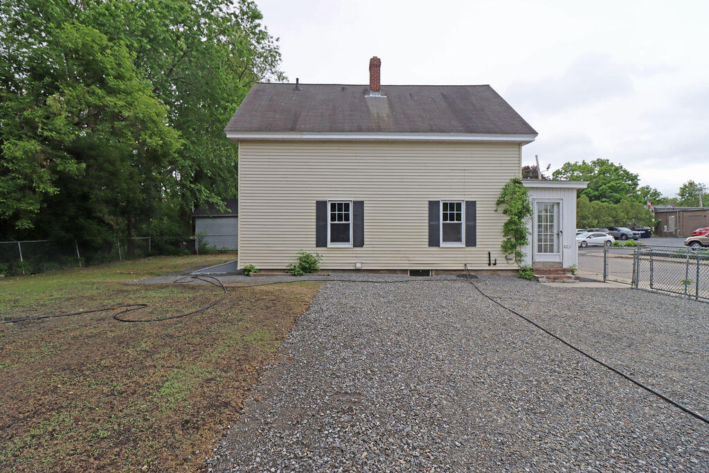 21 Butler Street Sanford, ME 04083 - Photo 5 of 35 IMG_3047
