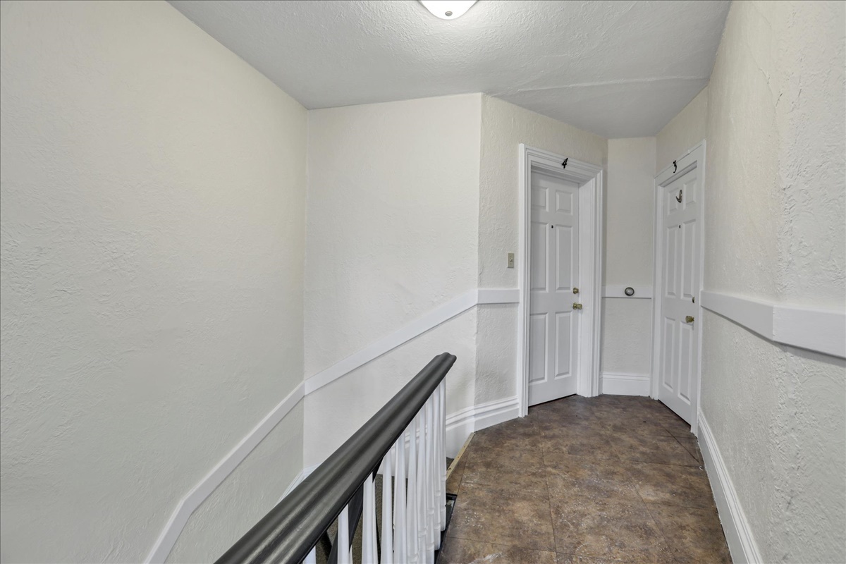 212 West High Street Urbana, IL 61801 - Photo 16 of 36 a view of a hallway