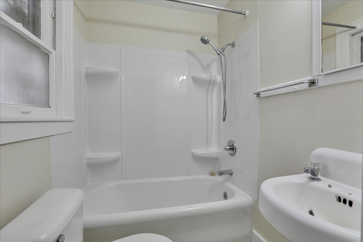 212 West High Street Urbana, IL 61801 - Photo 23 of 36 a bathroom with a bathtub and a toilet