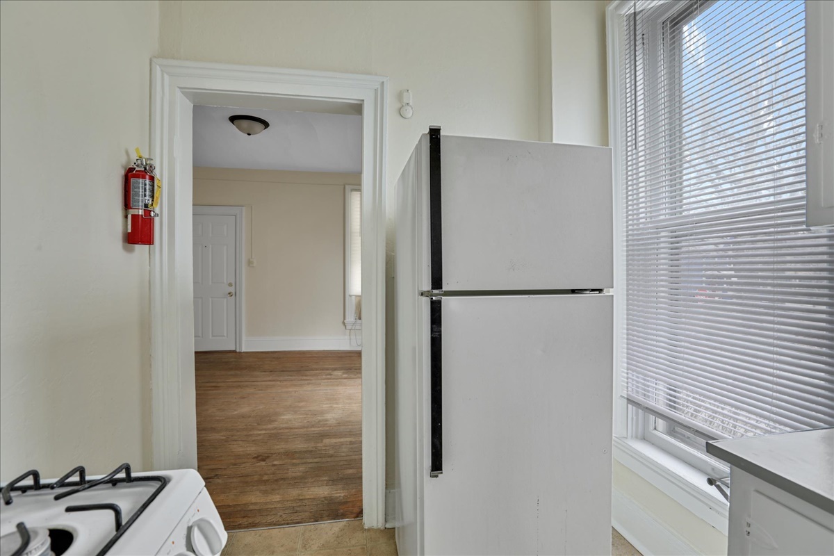 212 West High Street Urbana, IL 61801 - Photo 9 of 36 a bathroom with a shower and a sink