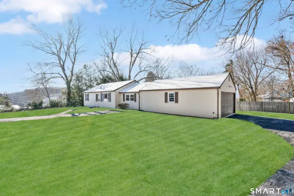 a view of a house with backyard