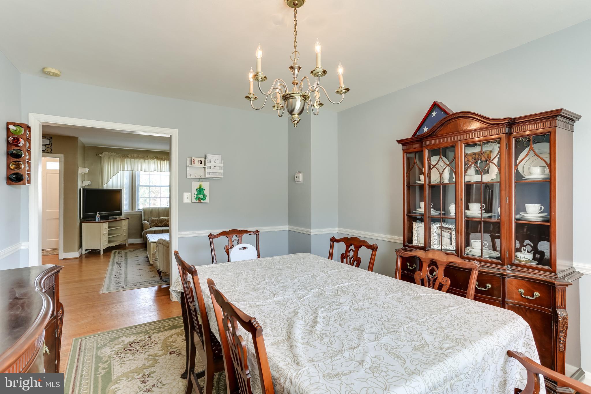 402 Stratford Road Baltimore, MD 21228 - Photo 7 of 25 Spacious DIning Rm