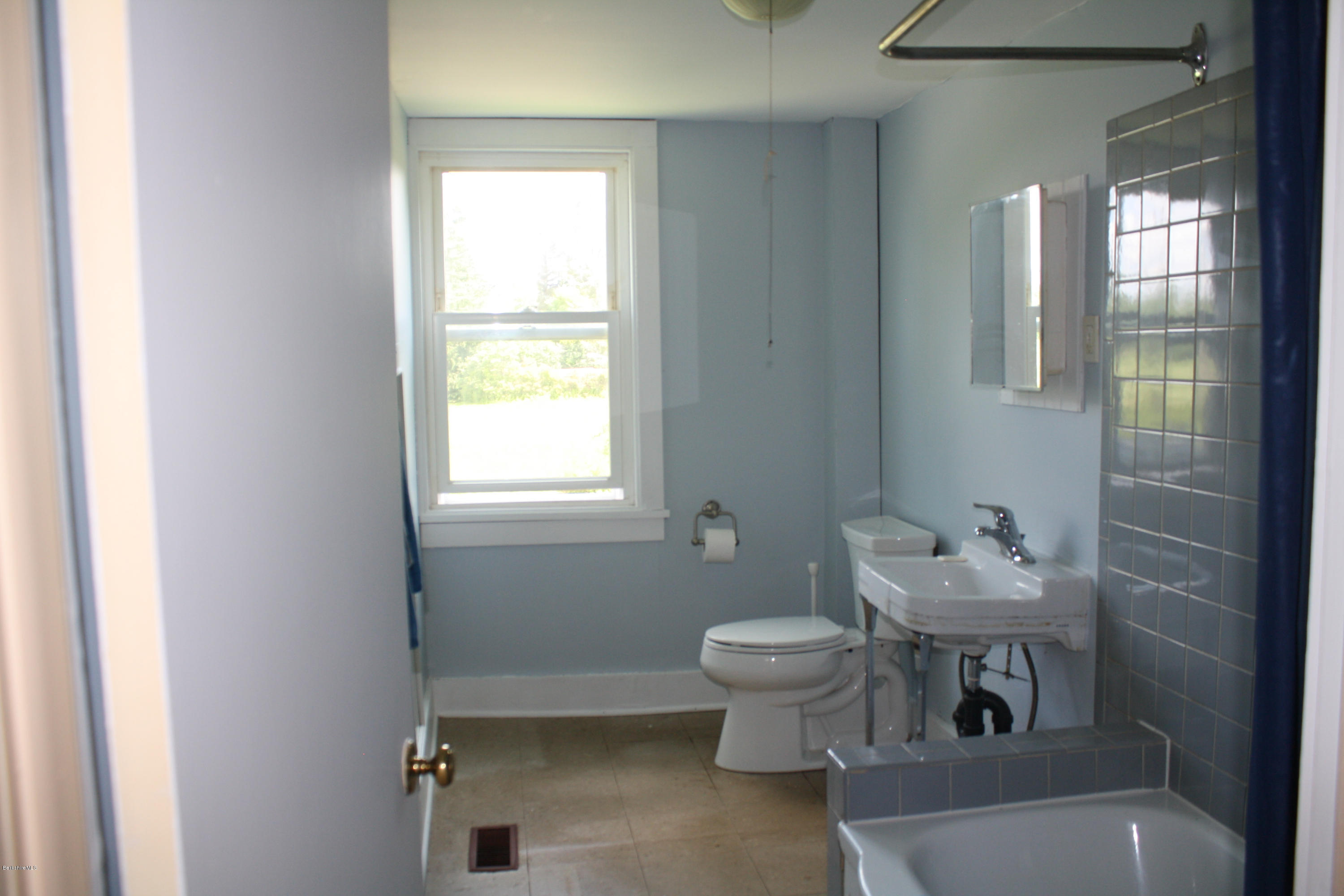 91 County Road New Marlborough, MA 01230 - Photo 8 of 9 Full Bath
