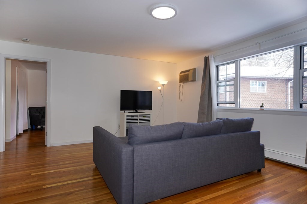 43 Jacqueline Road, Unit 10 Waltham, MA 02452 - Photo 5 of 18 Gallery Image 5